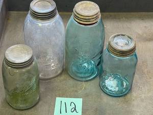 lot 112 image: Misc Box Flat of Ball and Drey Mason Jars
