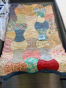 lot 129 image: Machine Made Quilt