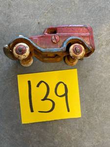 lot 139 image: Vintage Cast Iron Toy car