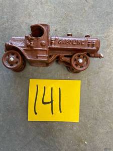lot 141 image: Cast Iron Toy Truck