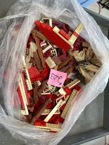 lot 203 image: Vintage american Bricks- Large QTY, some Lincoln logs.