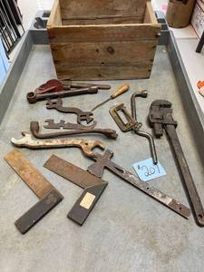 lot 207 image: Antique Peters victor shotgun crate, Large QTY misc tools