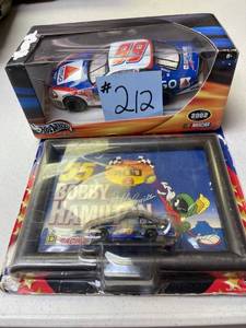 lot 212 image: Hot Wheels NASCAR 2002 , Bobby Hamilton Race car.