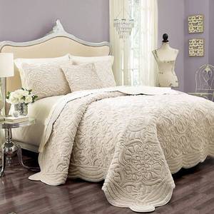 lot 63173 image: Queen Plush Decor Coverlet Ivory - Vue