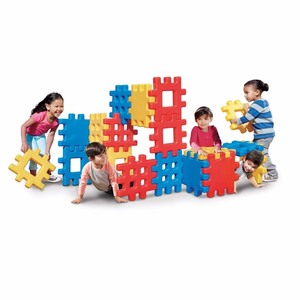 lot 611 image: Little Tikes - Big Waffle Blocks