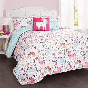 lot 649 image: Unicorn Heart Reversible 4-Piece Twin Quilt Set Bedding