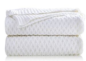 lot 4411 image: White Blanket