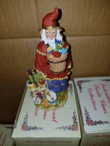 lot 27 image: The International Santa Claus Collection-sc30 hoteiosho 2 Faces Japan 1997