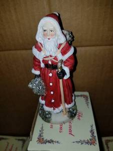 lot 32 image: International Santa Claus Collection Pere Noel
