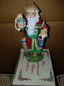 lot 41 image: The International Santa Claus Collection -nice Old Father -china -figurine Sc23