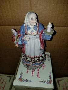 lot 42 image: The International Santa Claus Collection Sc03 Babouschka Russia 1992 Excellent