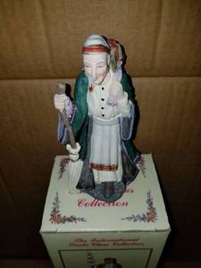lot 46 image: Dillards La Befana Italy - Holiday Figurine International Santa Claus Collection sc05