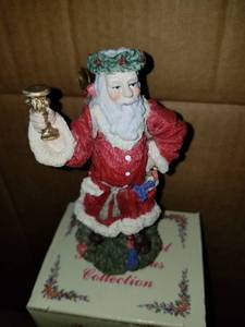 lot 49 image: The International Santa Claus Collection Father Christmas England Figurine Sc02