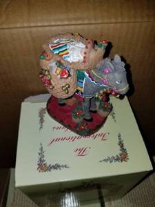lot 63 image: El Nino Mexico Figurine 2001 The International Santa Claus Holiday Christmas sc51