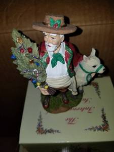 lot 66 image: 1998 International Santa Claus viejo Pascuero Chili Old Man Christmas Figurine sc36