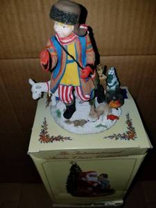 lot 70 image: The International Santa Claus Collection Years Eve Boy Russia (sc 53) 2001