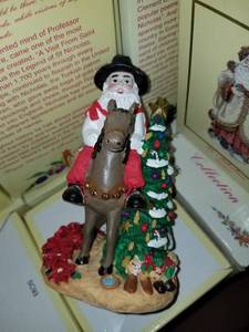 lot 91 image: Father Christmas - Argentina Christmas Figurine The International Santa Claus...