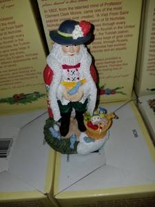 lot 99 image: The International Santa Claus Collection Hungary
