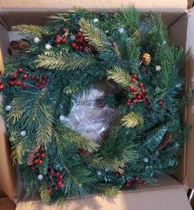 lot 119 image: Cone & Berry Wreath with dual color Led