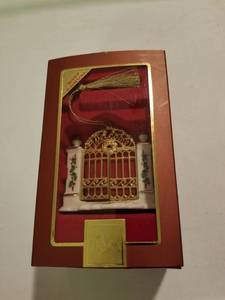 lot 133 image: Lenox Porcelain Welcome Gate Ornament first Year In Home 2007 Orginal Box