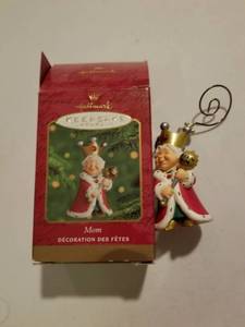 lot 137 image: Hallmark Ornaments 2000 ��mom��sculpted By Robert Chad Queen Mom