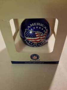 lot 143 image: Official Nfl Hallmark Vintage Glass Ball Ornament rare Christmas