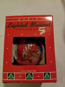 lot 144 image: Dakin Lighted Musical Glass (1) Ball Ornament Christmas Vintage 1987