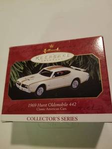 lot 159 image: 1997 Vintage Hallmark Christmas Ornament 1969 Hurst Oldsmobile 442 Classic Car