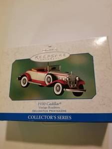 lot 160 image: 2001 Hallmark Keepsake Ornament 1930 Cadillac Vintage Roadster