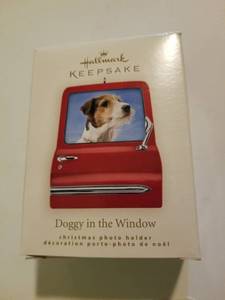 lot 169 image: Hallmark Doggy In The Window Ornament Frame  Magnetic Back 2008