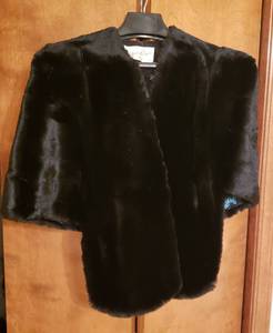 lot 129 image: Vintage Stein Bros. (Wichita) Black Fur Shawl  Med.