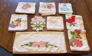 lot 137 image: 8 Cotton Embroidered Kitchen Towels and 2 Embroidered Hot Pads