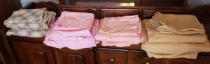 lot 138 image: 4 Sets of Full Size Sheets wPillowcases