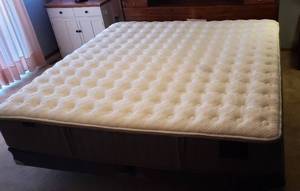 lot 157 image: King Size Sealy  Stearns & Foster Mattress (Oak Terrace II), Boxsprings Platforms and Hollywood Metal Frame  HEAVY  Upstairs  BUYER MUST BRING HELP to move  slight stain on right side