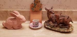 lot 183 image: Animal Figurines, Souvenir CupSaucer (chipped) and Wood Bear Clip Board