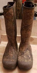 lot 203 image: Mens Size 12 M Cabelas Camo Rubber Boots