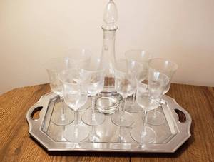 lot 309 image: 8 Vintage Etched Crystal Stemmed Wine Glasses, Bormioll of Italy Wine decanter with shopper, metal serving tray