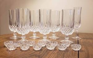 lot 313 image: 6 Crystal Stemmed Goblets (one chipped), Crystal Stemmed Vase & 12 Glass Salt Dips