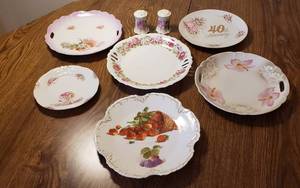 lot 317 image: Vintage Hand Painted Plates & SaltPepper Shakers - Germany