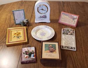 lot 318 image: Home Decor Clock, Candle Plate and Wall Hangings