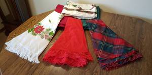 lot 329 image: Christmas Tablecloths 2 Rectangular, 1 Oval and 3 Round