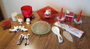 lot 330 image: Christmas Decor and Serving Pieces