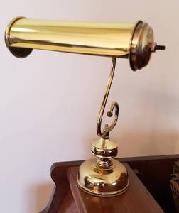 lot 335 image: Brass Piano Lamp - 15In tall