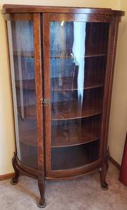 lot 338 image: Antique Quarter-sawn Oak curved front China Cabinet 37Wx17Dx60T