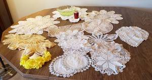 lot 339 image: Vintage Doileys-19pcs, Moon & Strars Toothpick holder, Green Depression Glass Bowl
