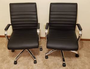 lot 343 image: Pair of Black Vinyl Adjustable Office Chairs  19 in. Seat