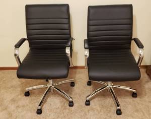 lot 344 image: Pair of Black Vinyl Adjustable Office Chairs  19 in. Seat