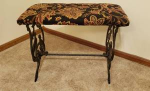lot 349 image: Cast Iron.- bird base - bench 24x12x17