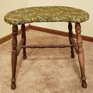 lot 352 image: Vintage wood Bench wupholstered seat - 20x12x17