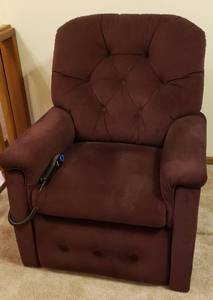 lot 354 image: La-Z-Boy Electric Reclining Lift Chair, Plum color - seat 19in